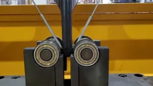 Máquina de ensaio de flexão de vergalhões a 180°