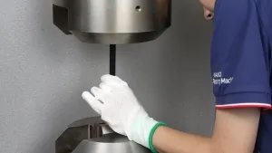 Ensaio de tração de materiais PMC de acordo com a norma ASTM D3039