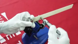 Ensaio de resistência à fratura interlaminar de acordo com a norma ASTM D5528