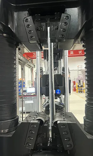 Máquina universal de ensaio servo-hidráulica, espaço duplo, garra de ação em cunha